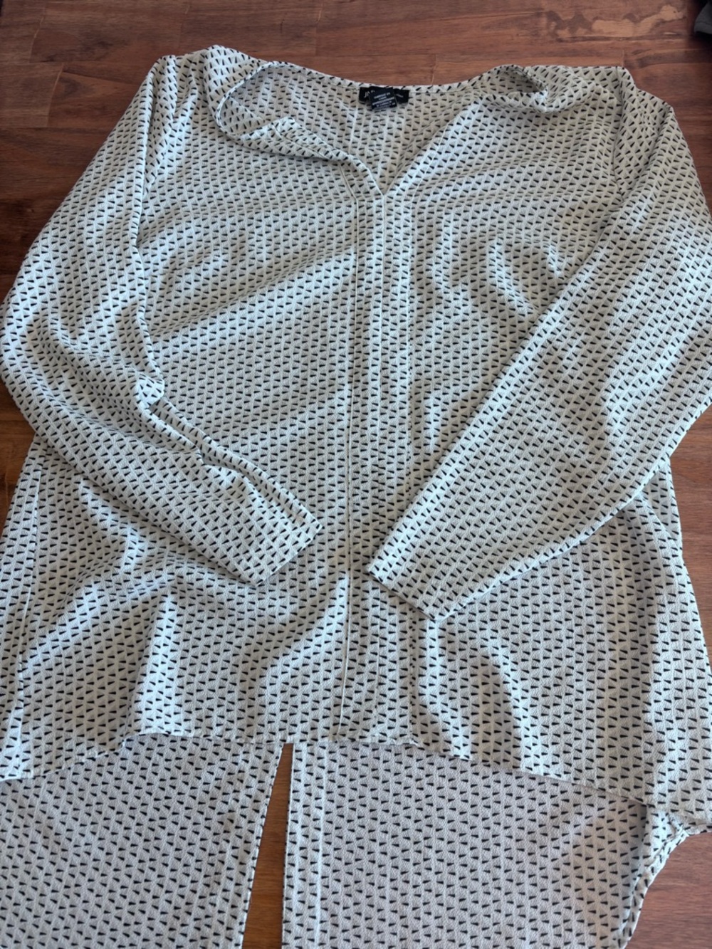 Jones New York Cream Top with Black Dash Print